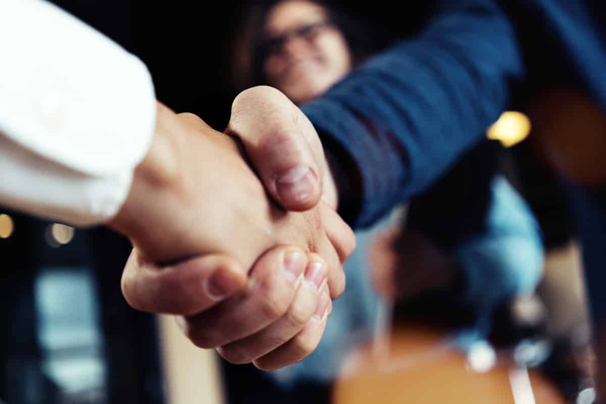 Does collective bargaining improve police salaries?